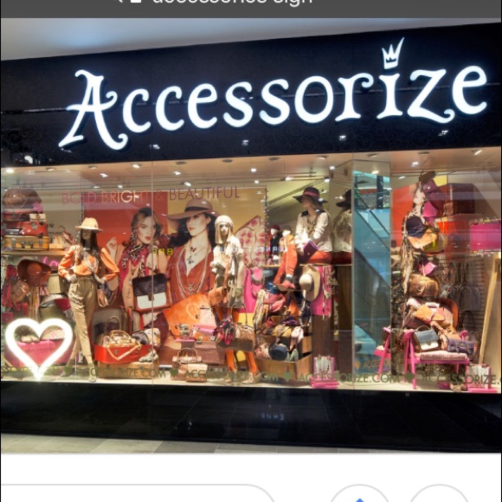 ACCESSORIES - Picture 1 of 1